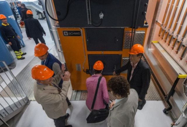 Carona: chauffage urbain à copeaux de bois